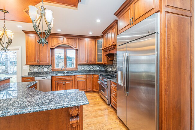 Building Photo - 361 S Elm St