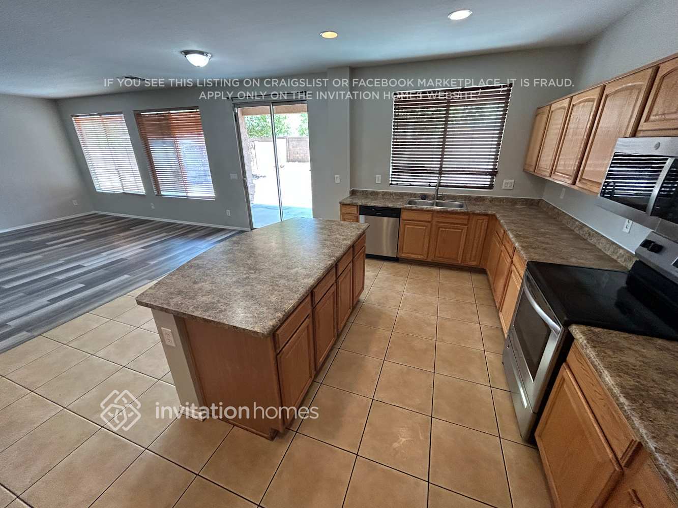 Building Photo - 3115 W Pleasant Ln