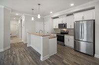 Building Photo - 708 W Creek Ln