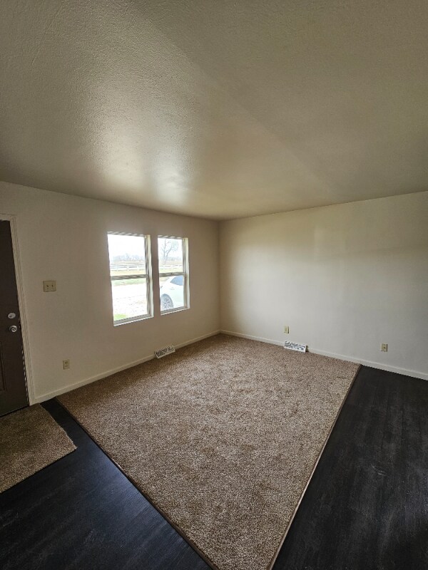 Building Photo - 5 Hanover Ln