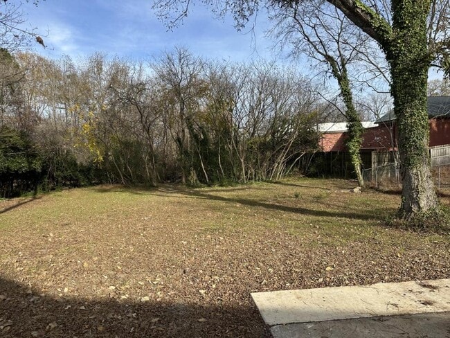 Building Photo - 218 College St