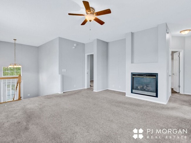 Building Photo - Charming 3 bedroom, 2 bathroom Duplex with 2 Car Garage - COMING SOON