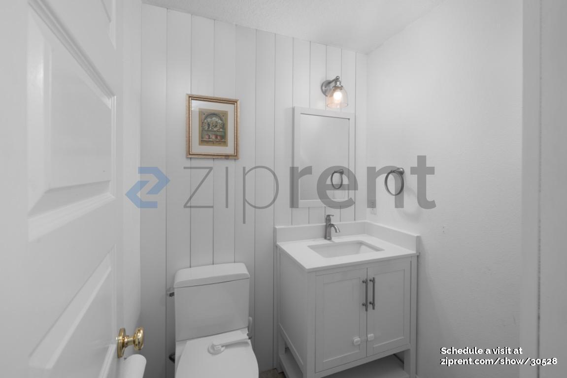 Building Photo - Unit