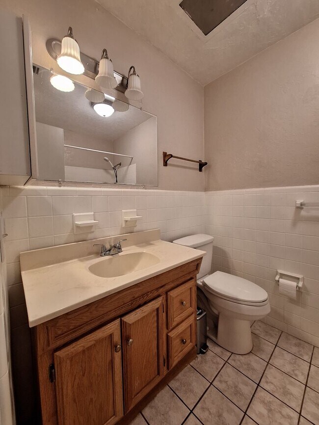 Building Photo - Stylish 4-Bedroom Belle Isle Retreat with ...