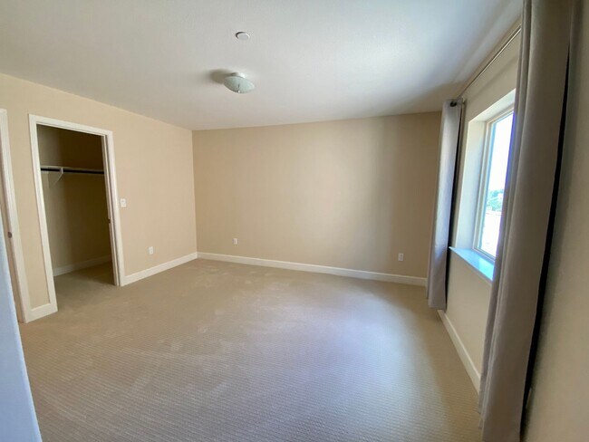 Building Photo - Remodeled 4 bedroom 3 bath home in Moorpark