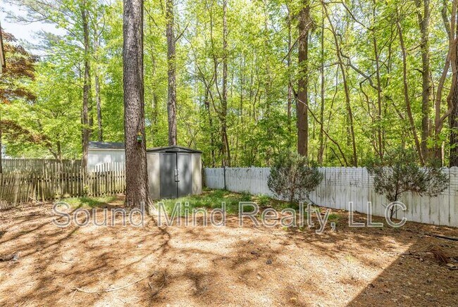 Building Photo - 1532 Briar Glenn Rd