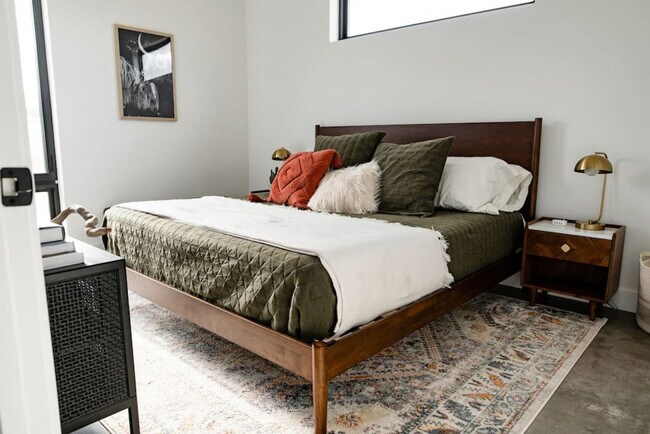 Building Photo - 2387 2500 E