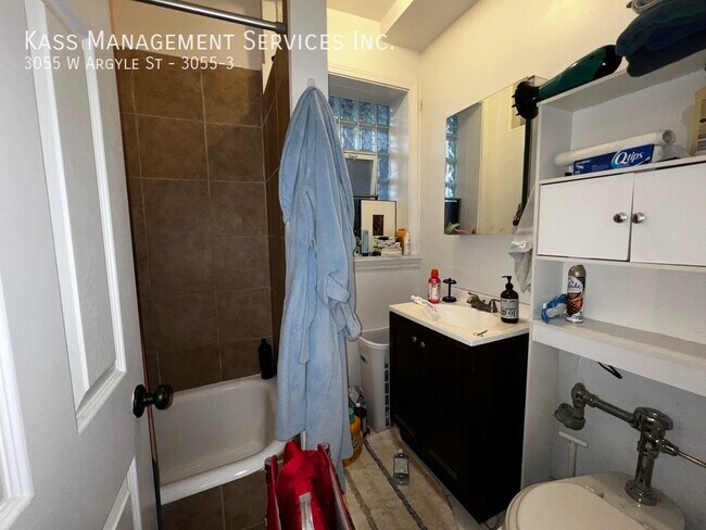 Building Photo - 3055 W Argyle St