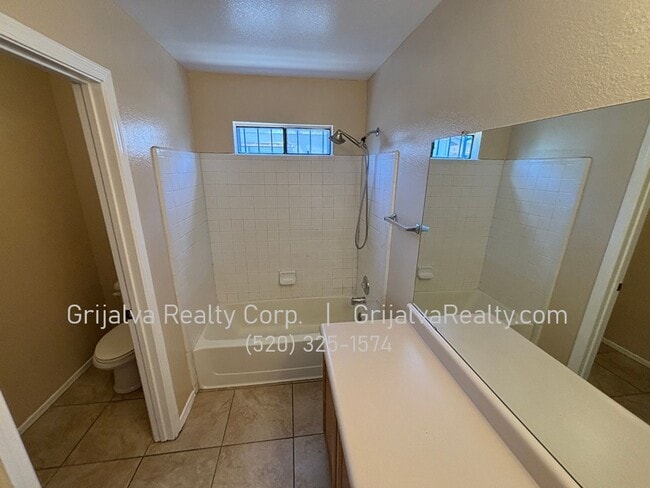 Building Photo - 3 Bedroom, 2 Bath Midvale House for Rent  (Valencia/Midvale)