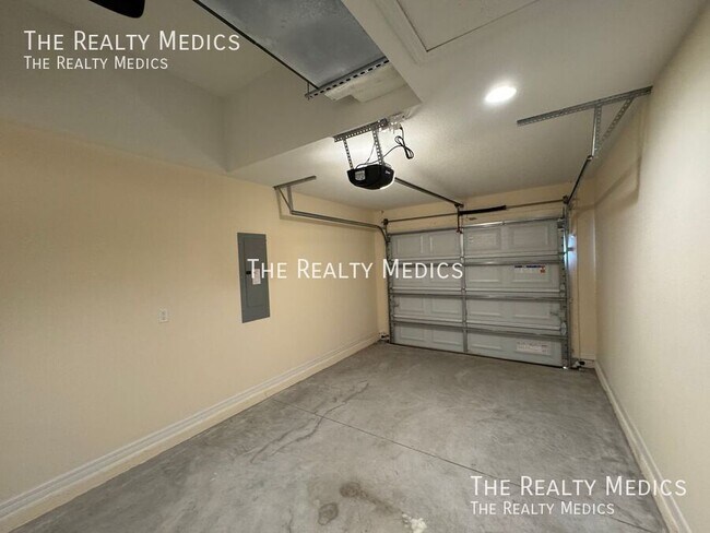 Building Photo - 16811 SW 43rd Court Rd