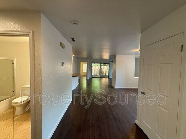 Building Photo - 1633 Porter Way