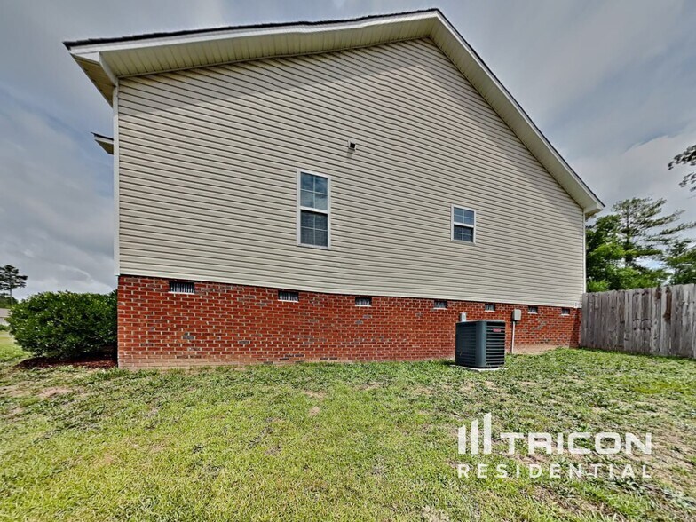 Building Photo - 327 Kandypoo Dr