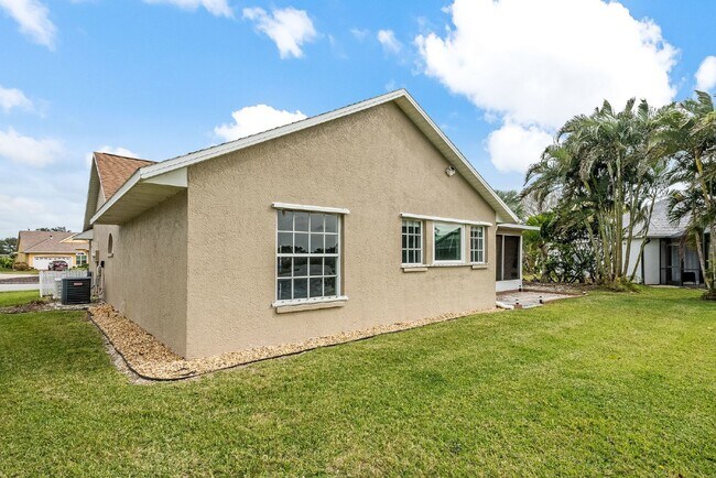 Building Photo - Stunning 3 Bed, 2 Bath Home in Vizcaya Estates