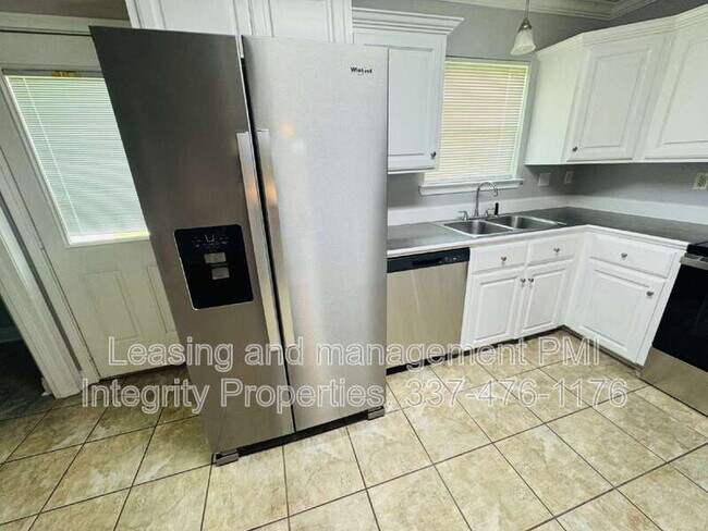Building Photo - 127 Country Living Dr