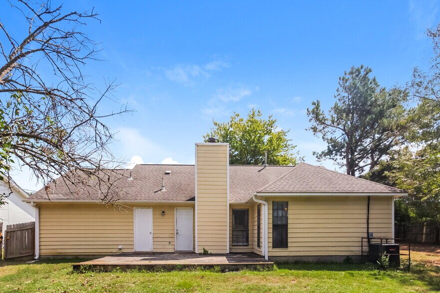 Building Photo - 4295 Rosswood Dr