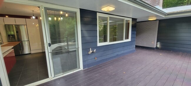 Building Photo - 4 bedrooms 3 baths beautiful house