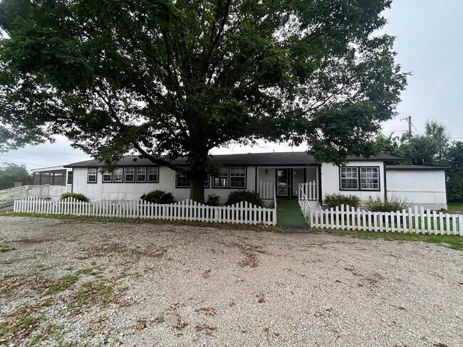 Building Photo - 17273 E Hwy 412