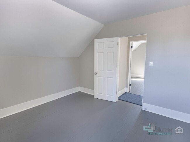 Building Photo - Charming 2-Bedroom Home with Private Yard ...