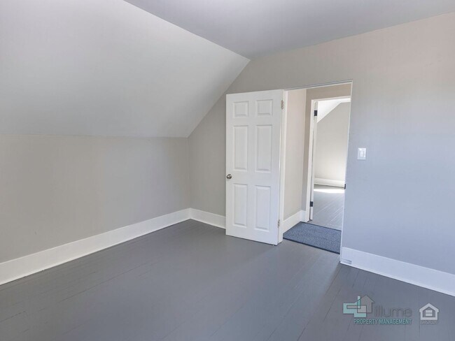 Building Photo - Charming 2-Bedroom Home with Private Yard in the Heart of St. Johns