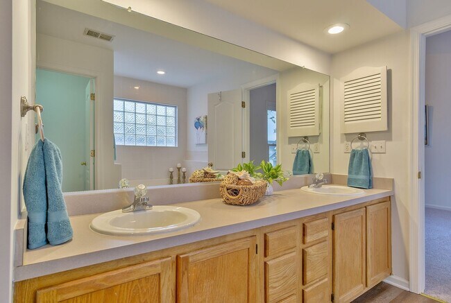 Building Photo - 3-Bedroom Home in Hillcrest Farms on Corne...