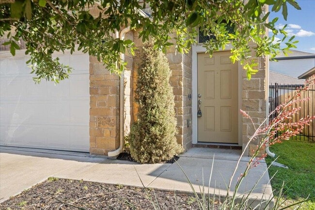 Building Photo - 9703 Sunny Swan Ct