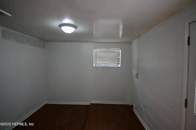 Building Photo - 137 Hercules Dr E