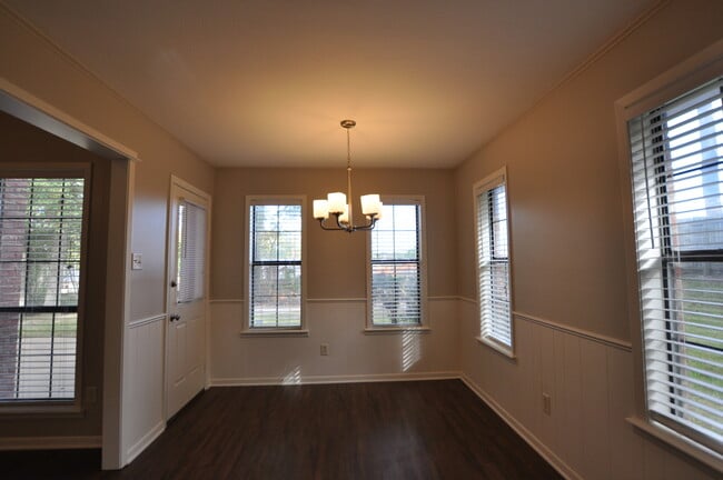 Building Photo - Coming Soon: Stunning 3 Bedroom, 2 Bathroo...