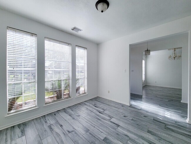 Building Photo - 17614 Glenmark Dr