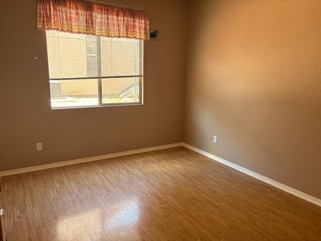 Building Photo - 1455 E Ridgeview Dr