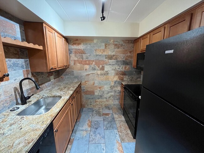 Building Photo - 151 Robinson St