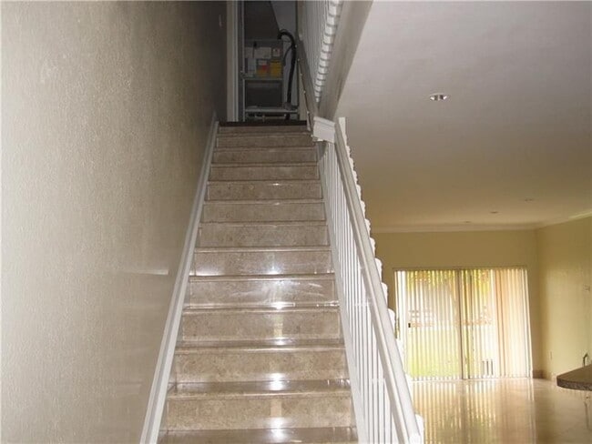 Building Photo - 571 Princess Dr