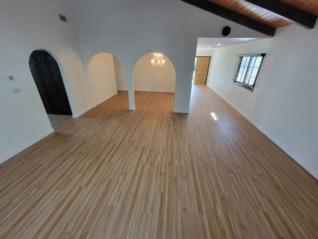 Building Photo - Torrance - 3 bd / 2 ba Home! GREAT LOCATION!!