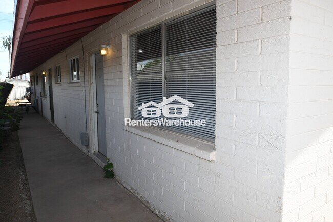 Building Photo - 2532 E Adams St