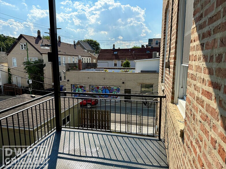 Building Photo - 1013 W 19th St