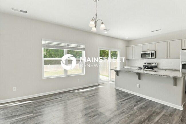 Building Photo - 4 Bedroom Pet-Friendly Home in Charlotte, NC with Main Street Renewal