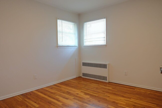 Building Photo - Updated 3 Bedroom Ranch