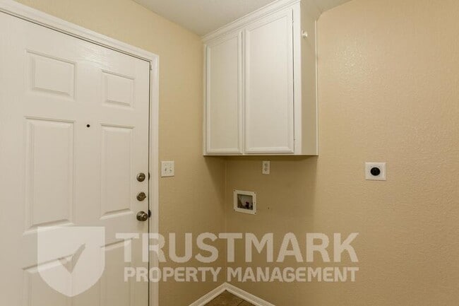 Building Photo - 4300 Capri Dr