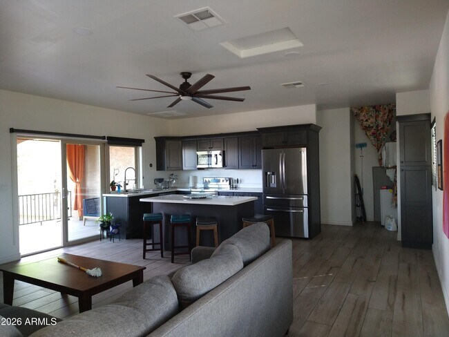 Building Photo - 4121 E Pueblo Ave