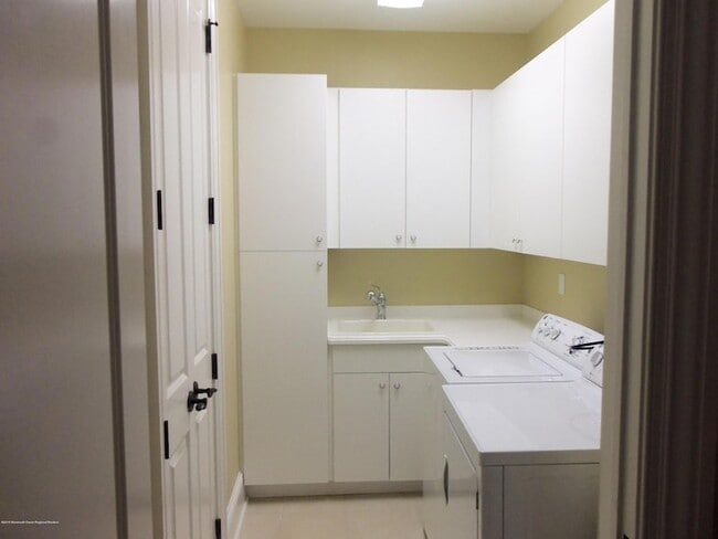 Building Photo - 1031 Oval Rd