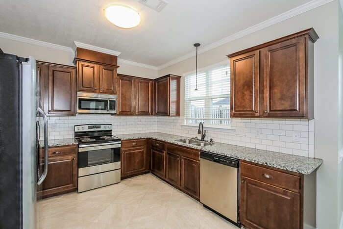 Building Photo - 1156 Rosland Cir