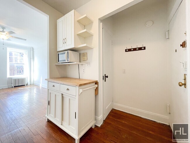 Building Photo - GREENWICH AVENUE