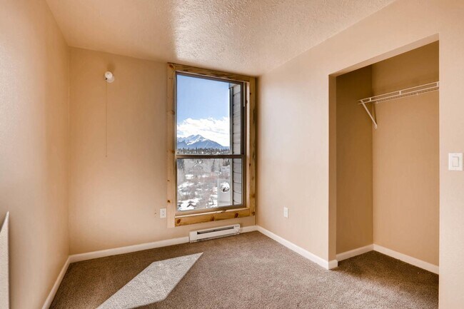 Building Photo - 390 Straight Creek Dr