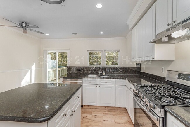 Building Photo - 4035 Cressida Pl