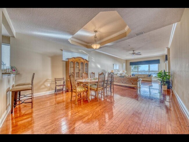 Building Photo - 1042 Bellasol Way