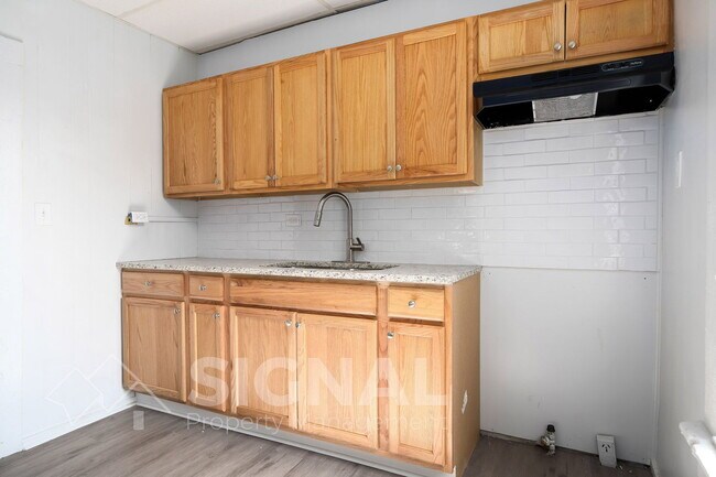Building Photo - 512 16th St SW