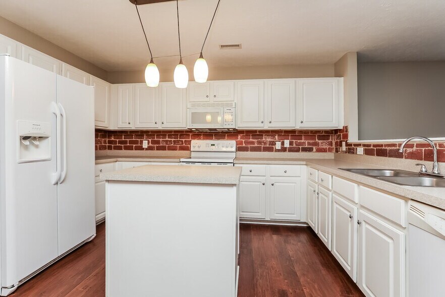 Building Photo - 202 Callaway Farms Dr