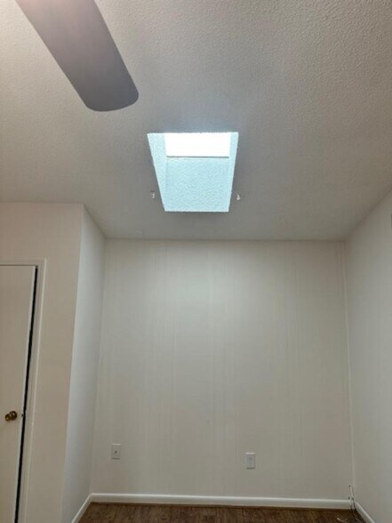 Building Photo - 415 N Oceana Blvd