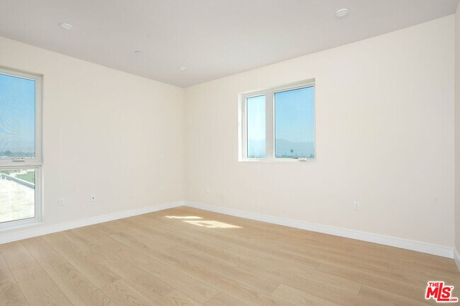 Building Photo - 5320 Cartwright Ave