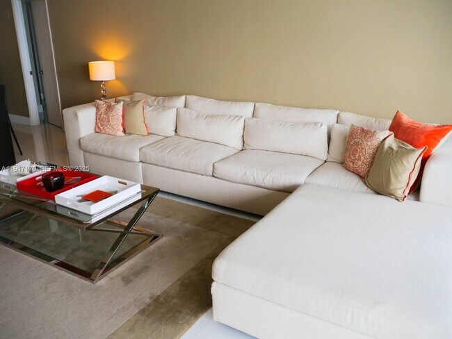 Building Photo - 1717 N Bayshore Dr