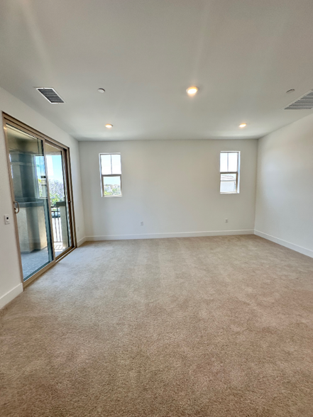 Building Photo - 140 Carmine